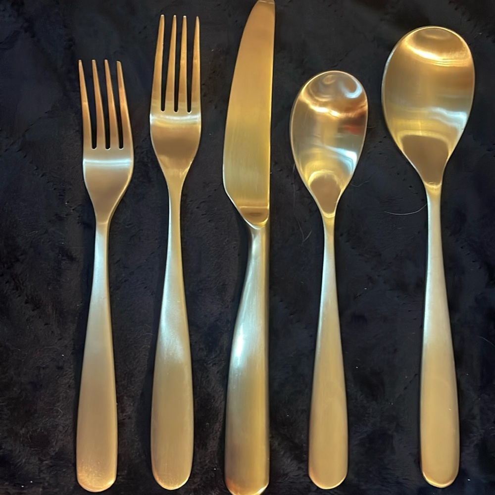 New In Box (1) place setting 5 pc Gold flatware